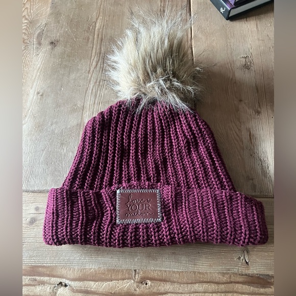 Love Your Melon Accessories - Love your Melon bur Beanie winter hat